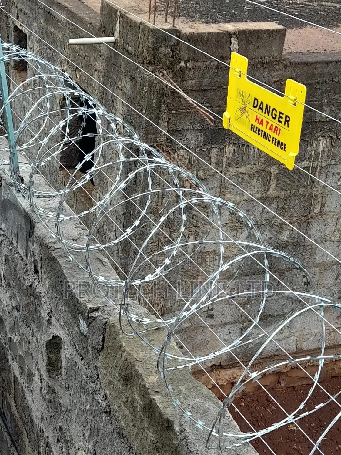 Electric Fence With Razor Wire