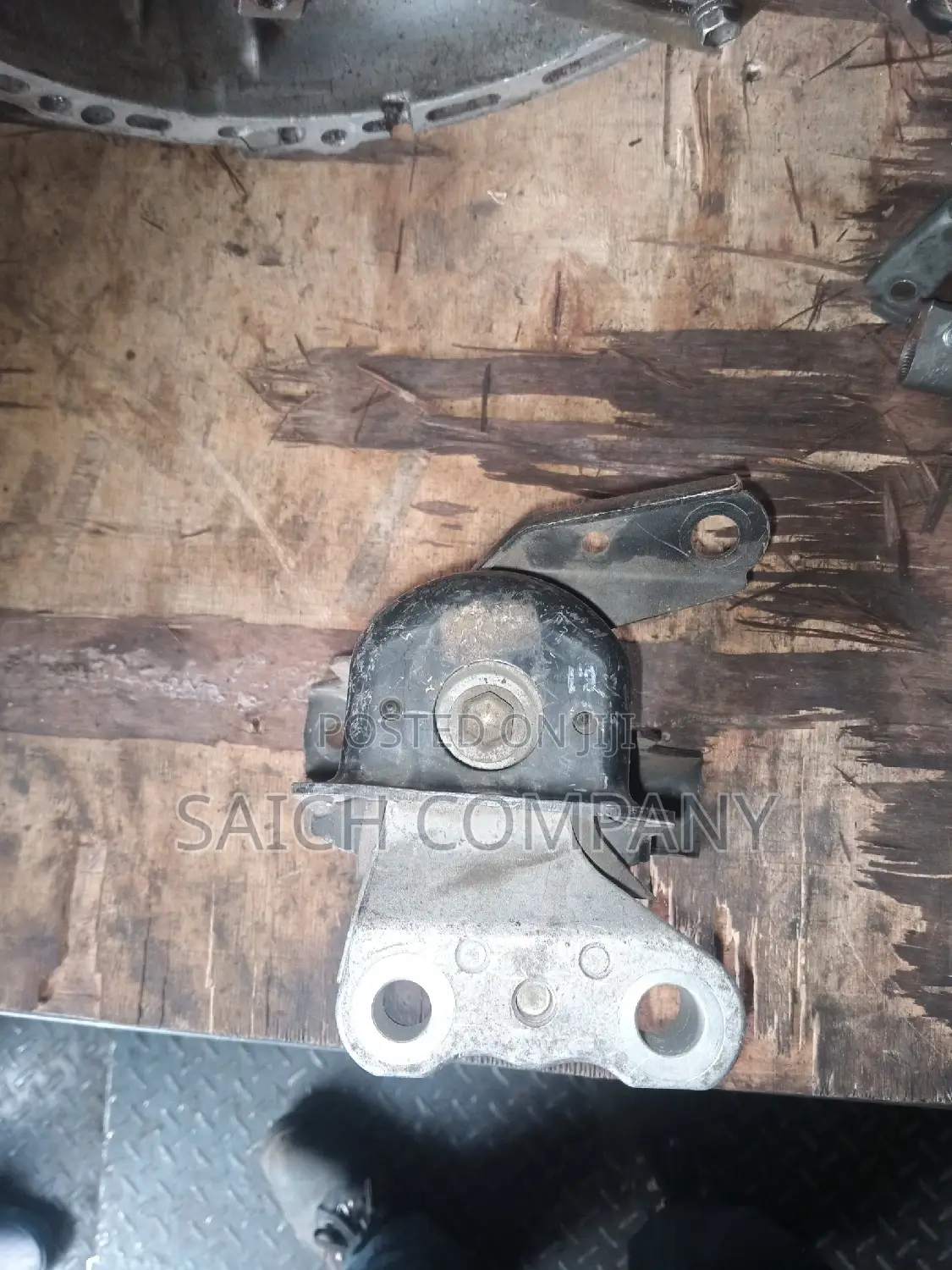 2AZ Engine Mount