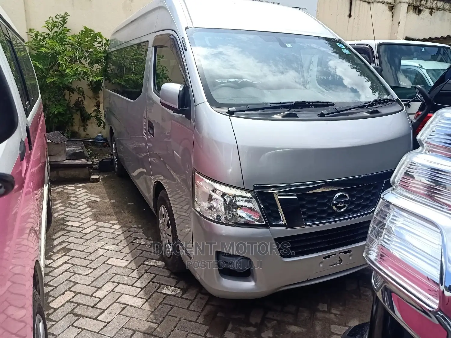 Nissan Urvan 2014 Silver