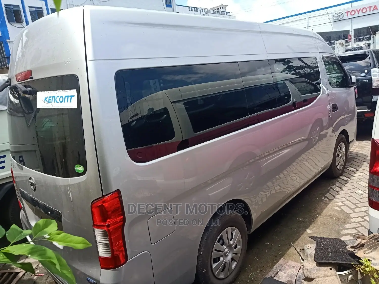Nissan Urvan 2014 Silver