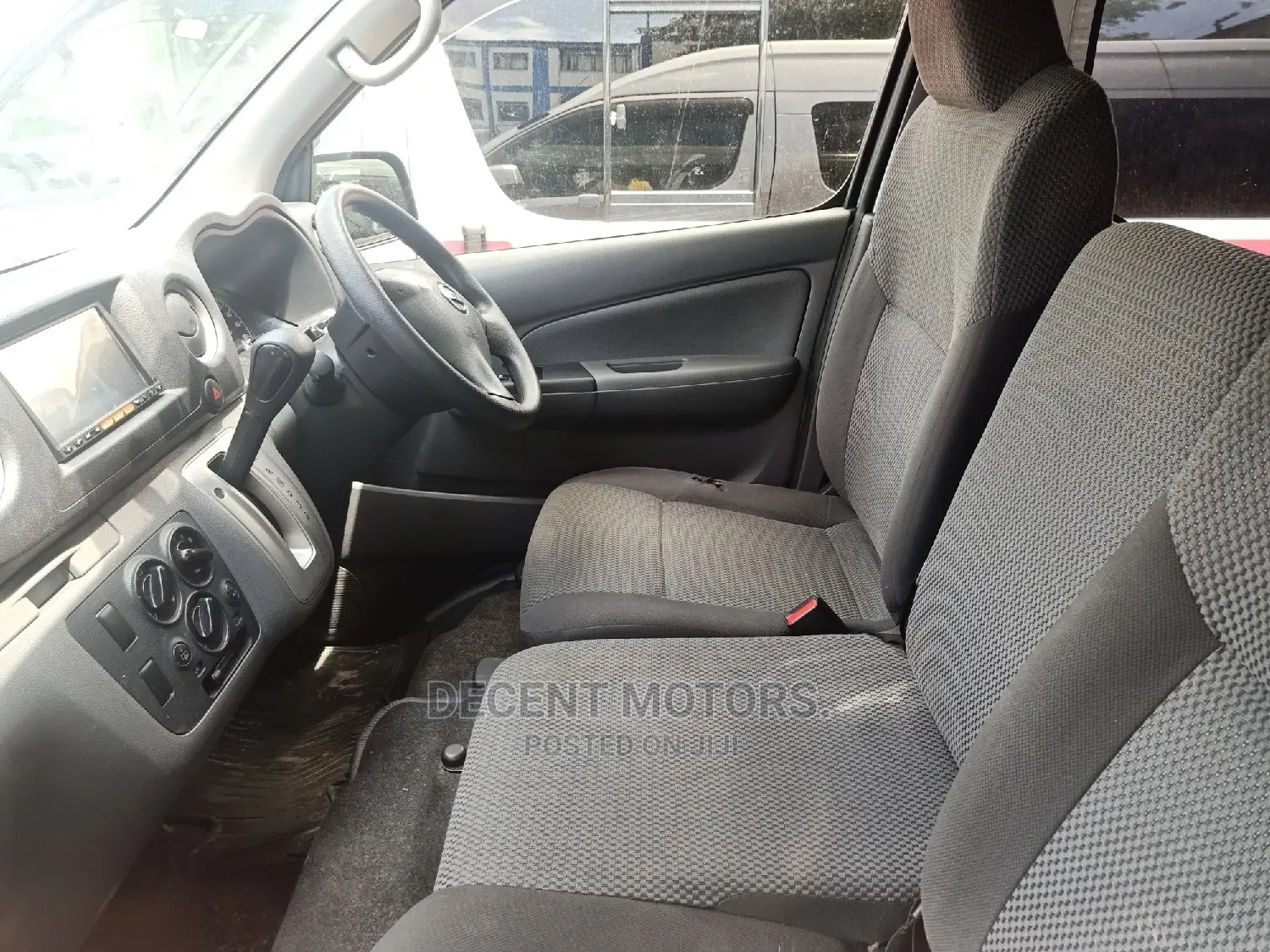 Nissan Urvan 2014 Silver
