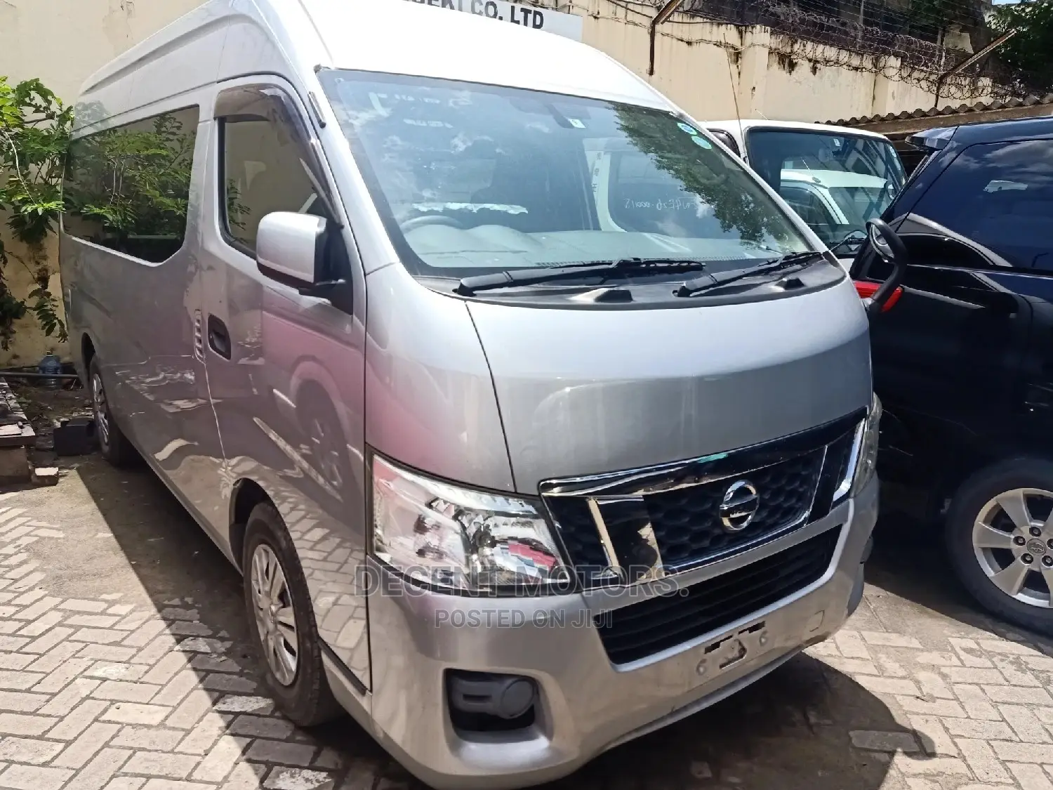 Nissan Urvan 2014 Silver