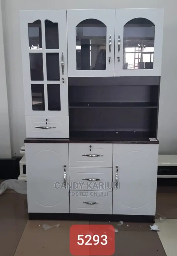 Spacious Executive Kitchen Cabinet