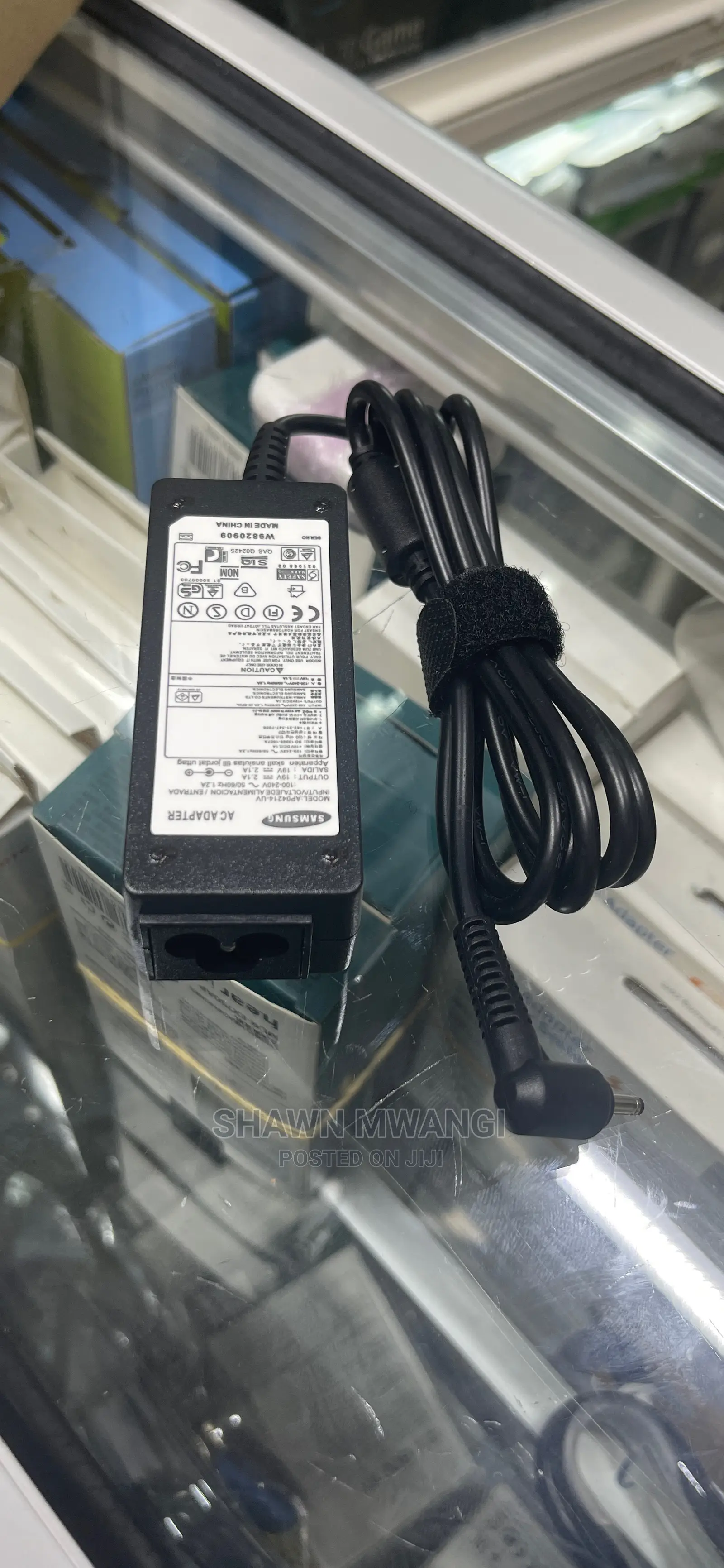 Original Samsung Adapters Small Pin 19v 2.1A 40w