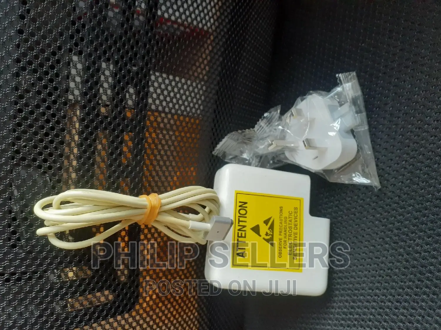 2012 APPLE Macbook PRO 13" and 15" With Magsafe 2 Plug
