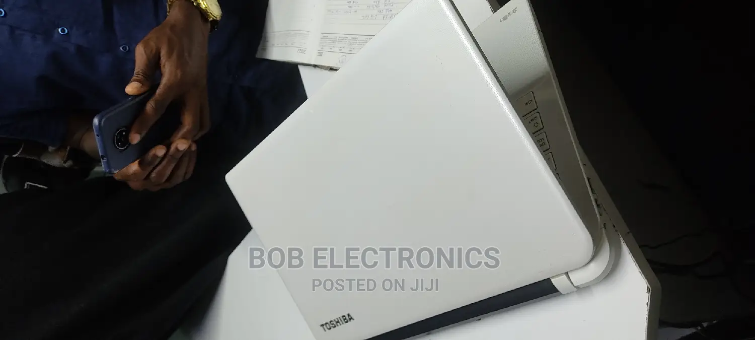 Laptop Toshiba dynaEdge DC-100 4GB Intel Pentium HDD 320GB