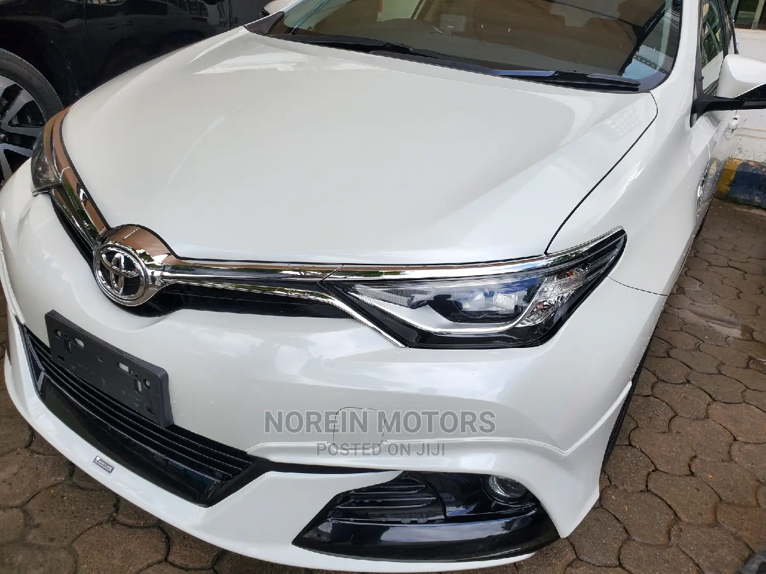 Toyota Auris 2016 Off White