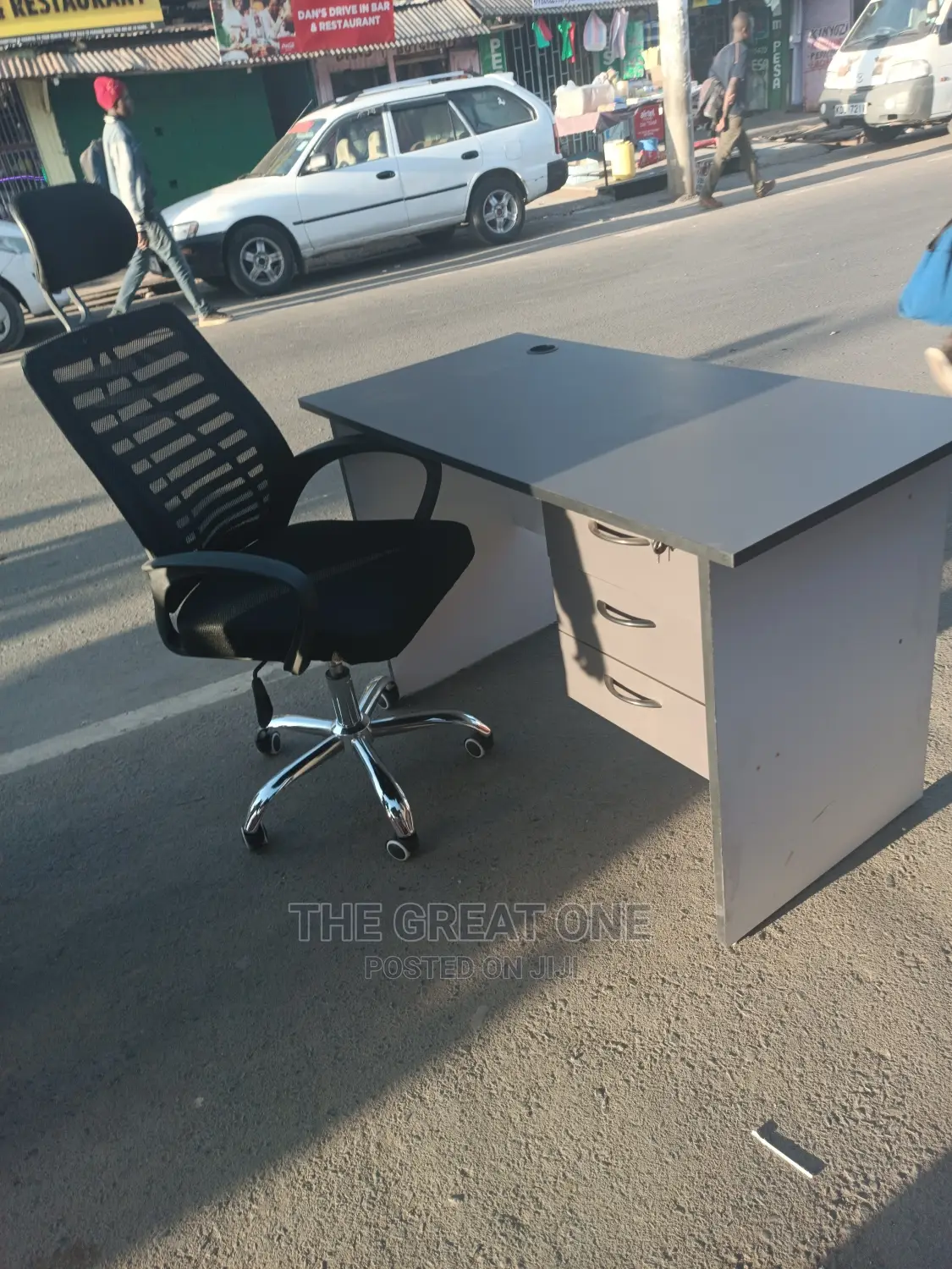 Office Seat and Desk