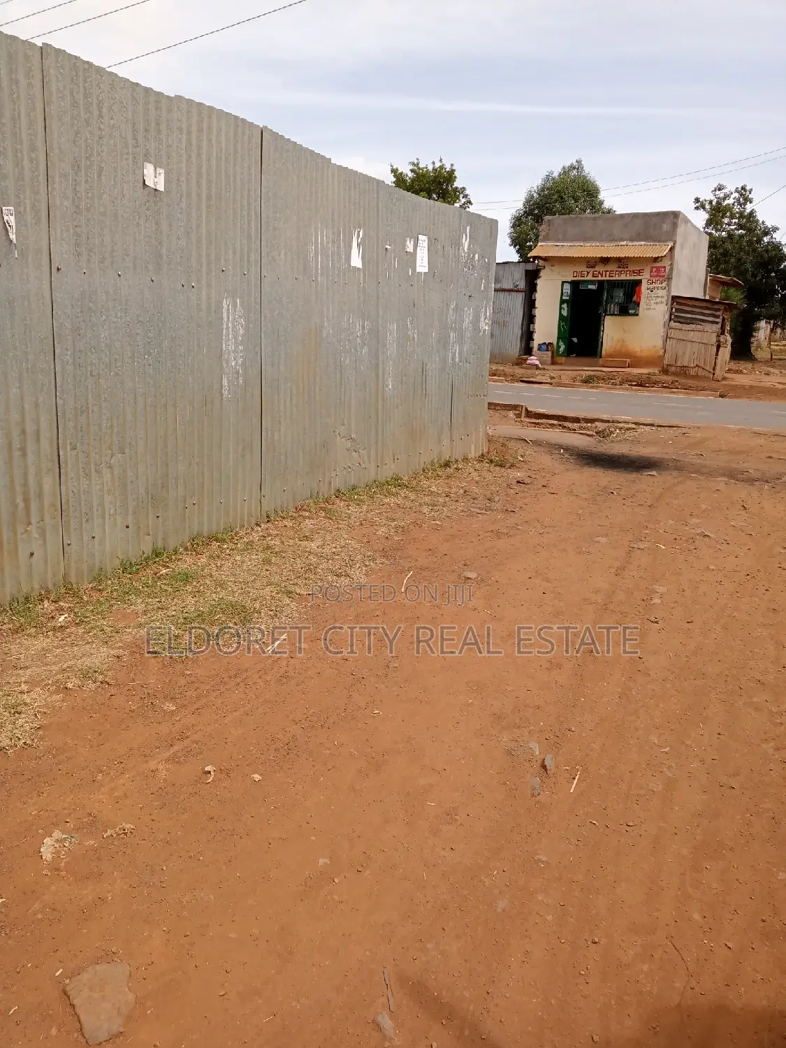 1/4 Plot Kimumu Touching Feeder Tarmac.