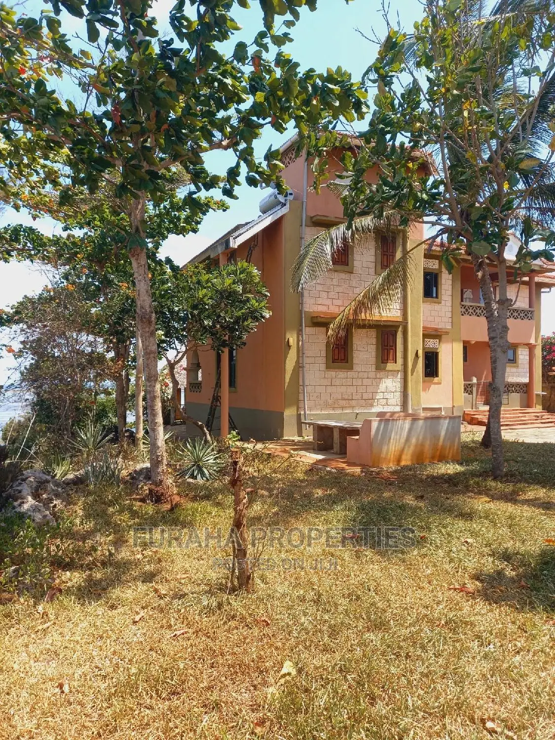 4bdrm Mansion in Kikambala for sale