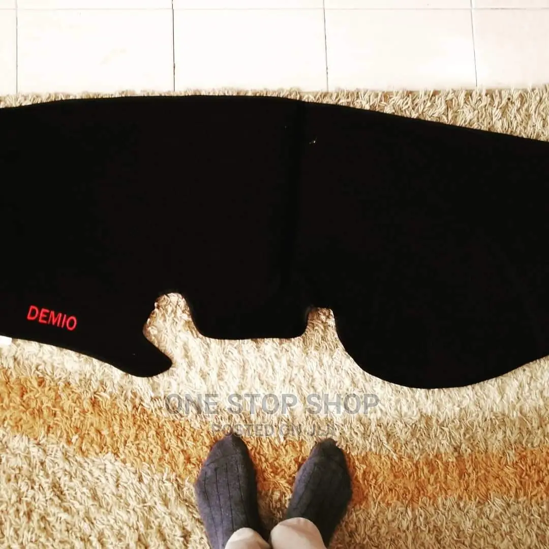Demio Black Dash Mat