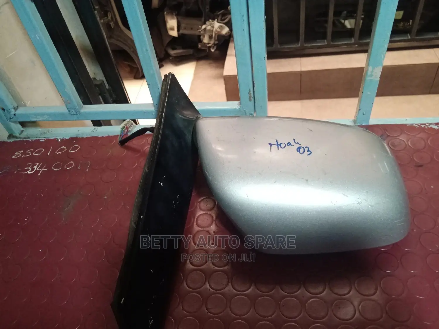 Noah/Voxy (2003)Side Mirror