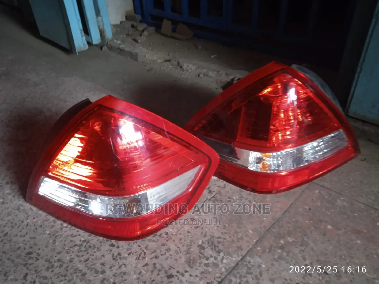 Nissan Tiida Saloon Backlights.