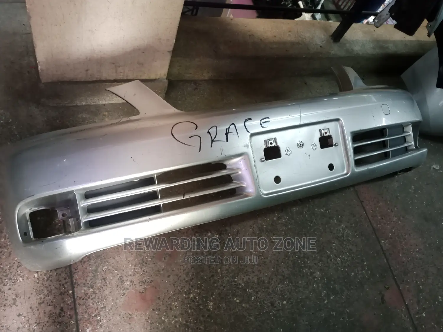 Toyota Crown 2005 Front Bumper.