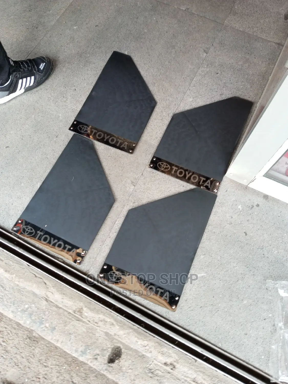 4pcs Plastic Mudguards Branded Toyota