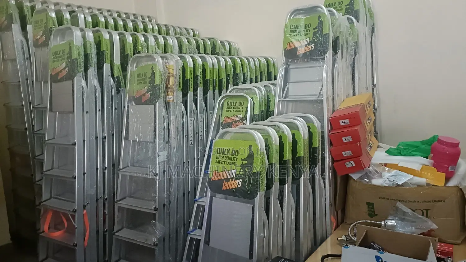 EN131 Approved Aluminium,Fibre And Stell Ladders For Sale