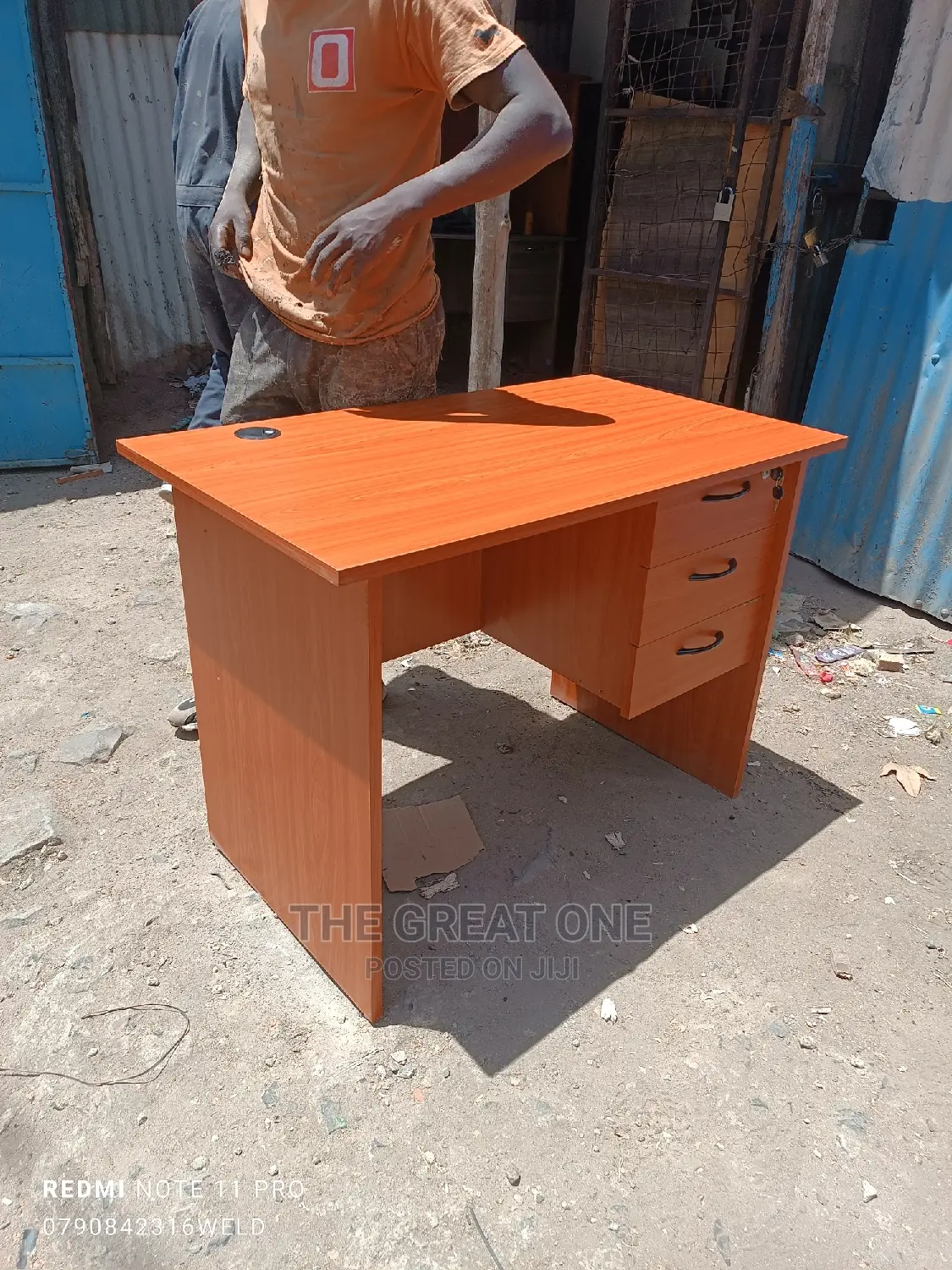 Office Desk: Office Table