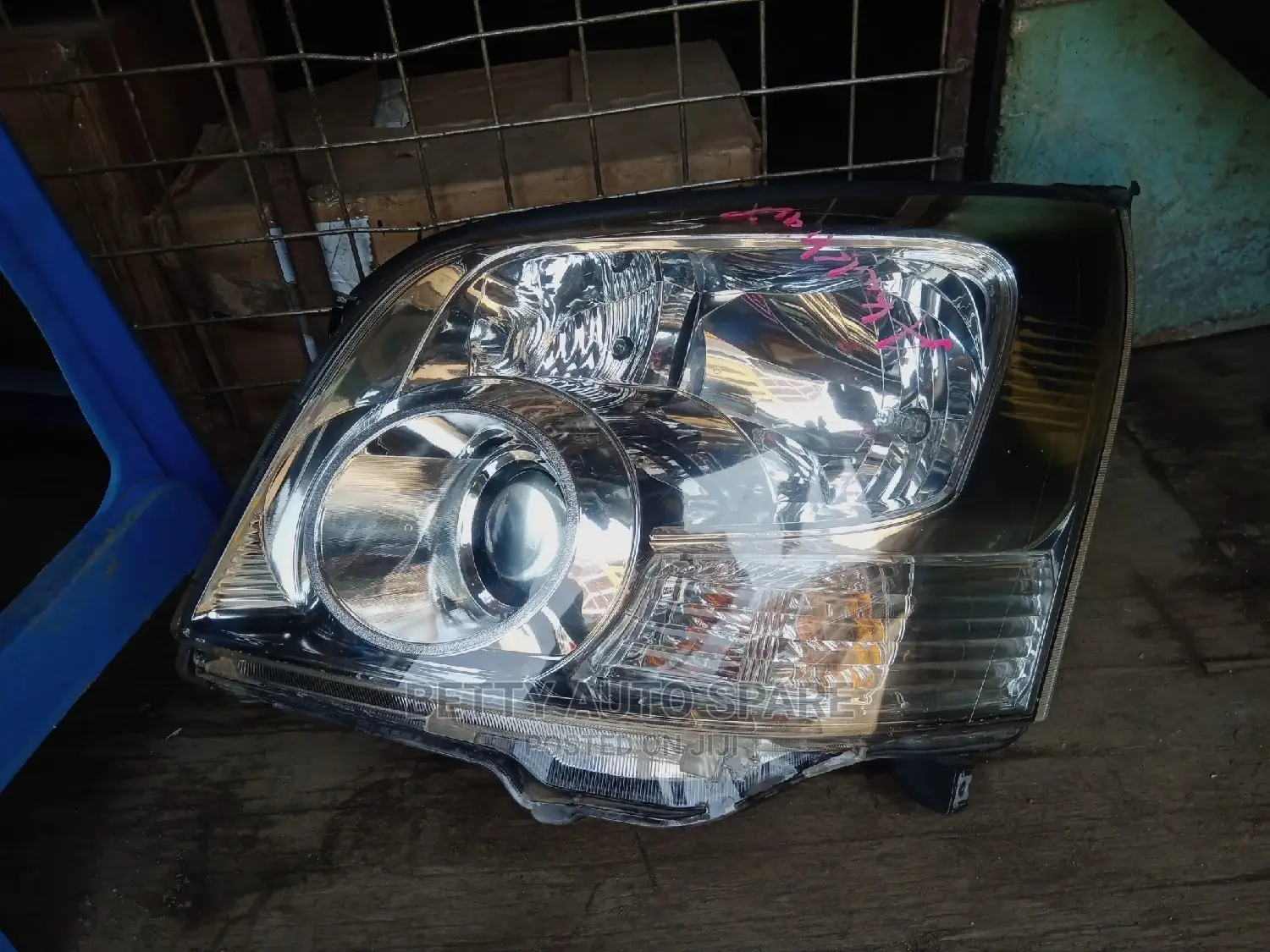 Noah 2008 Headlight Xenon