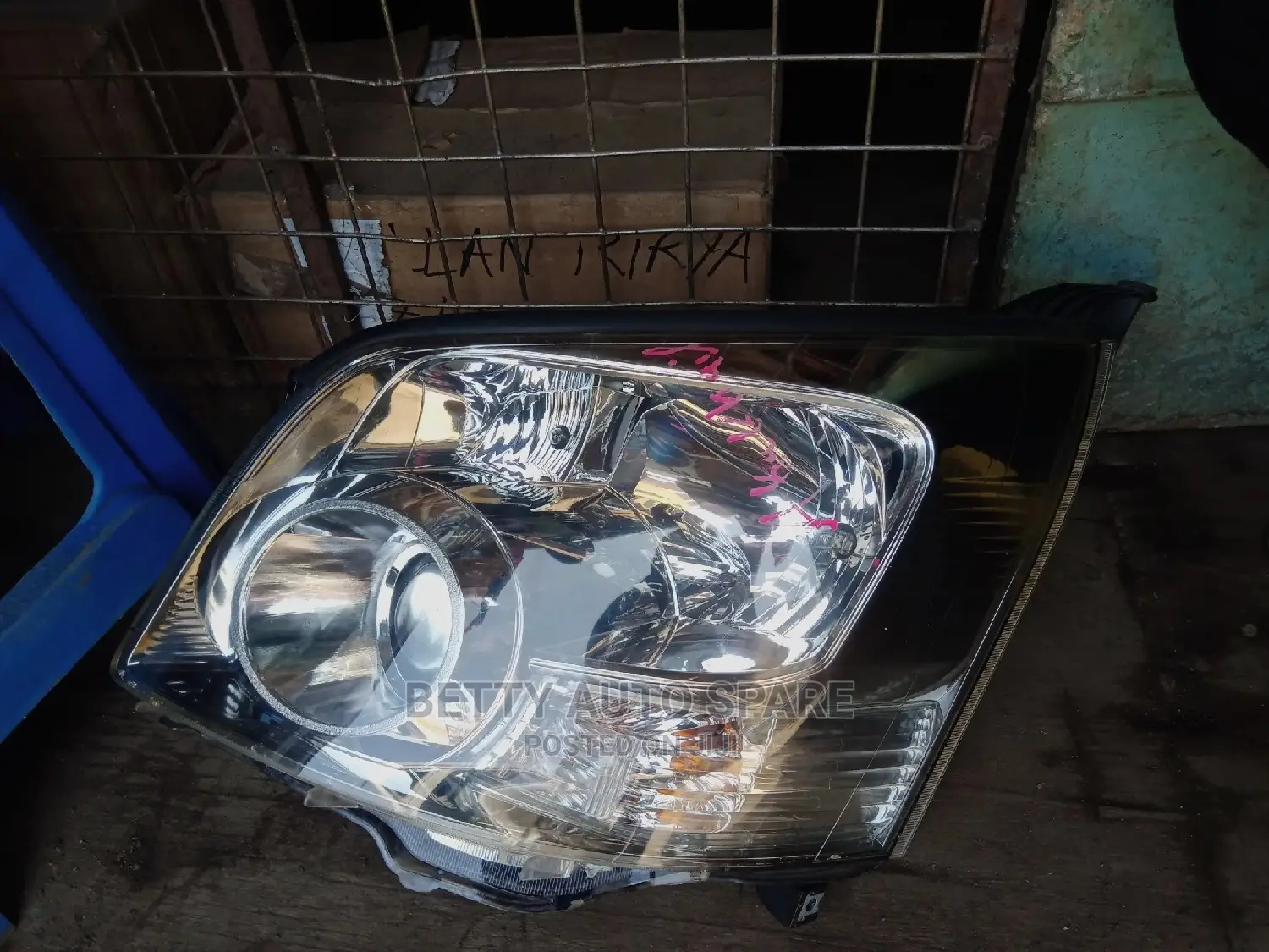 Noah 2008 Headlight Xenon