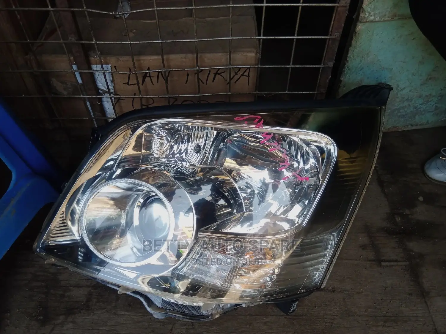 Noah 2008 Headlight Xenon