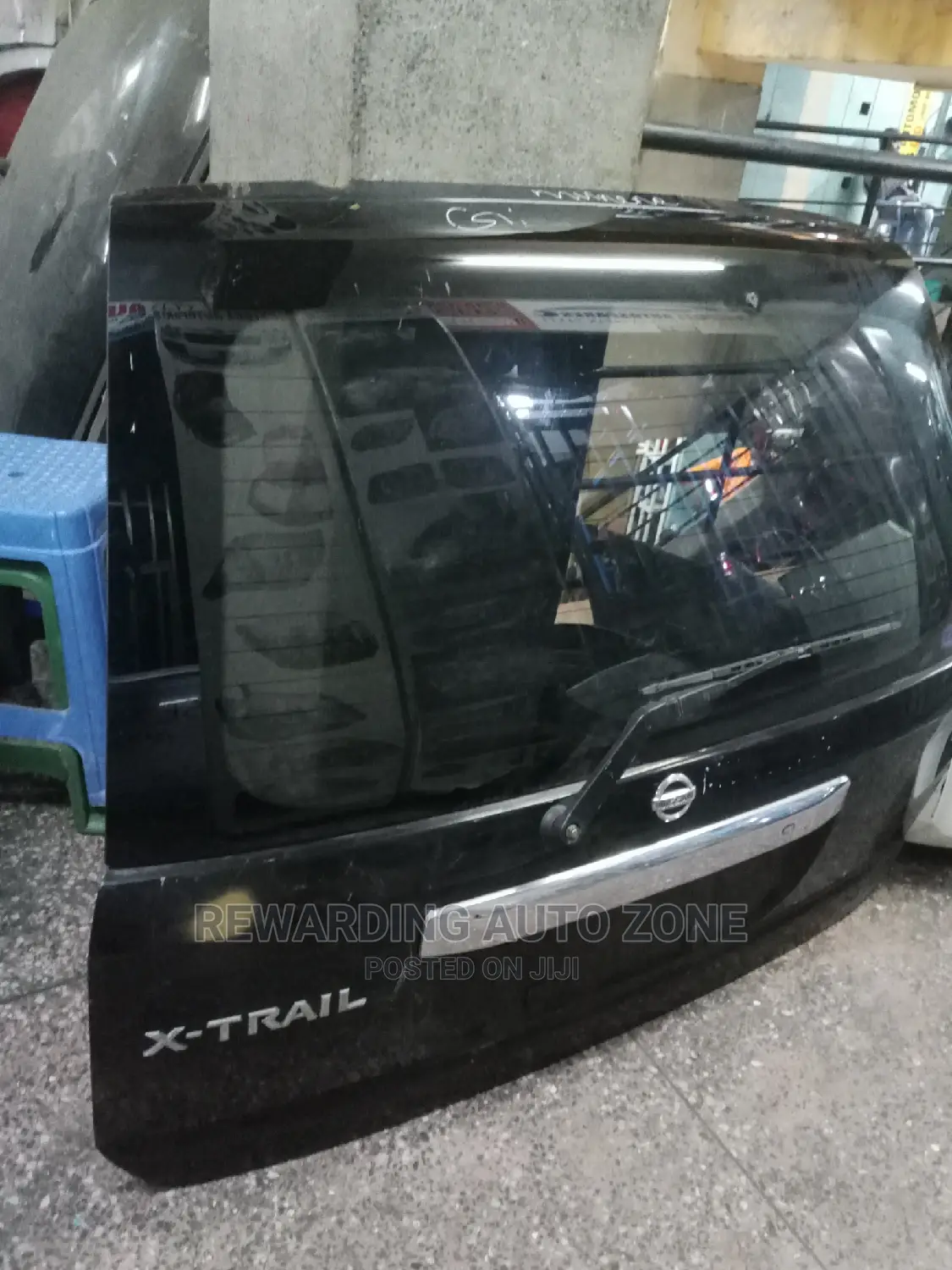 X Trail 2005 Tailgate.