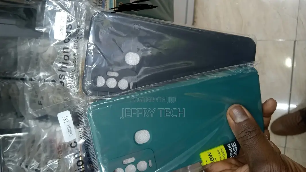 Tecno Camon 18i Anti-Scratch Pc Back Cover With Colorful But