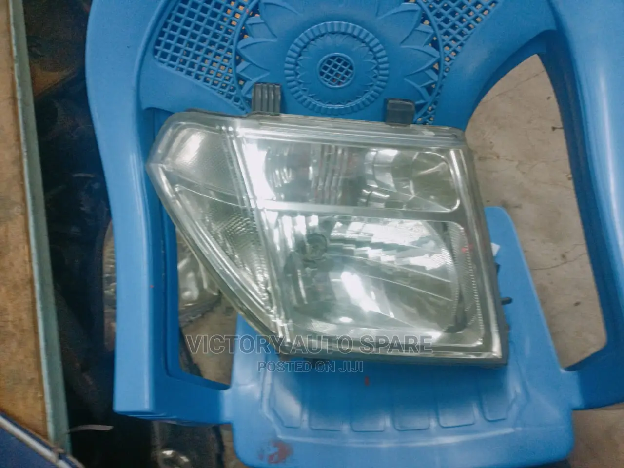 Nissan Navara Headlight