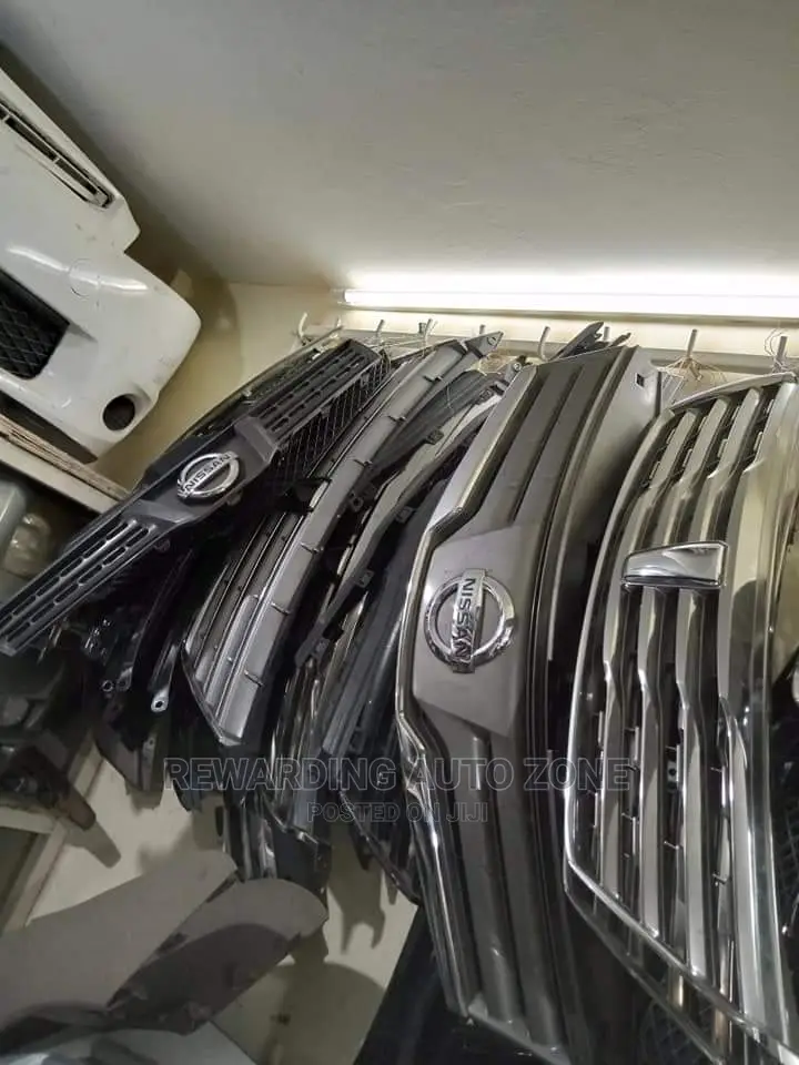 Nissan Tiida 2009 Grille
