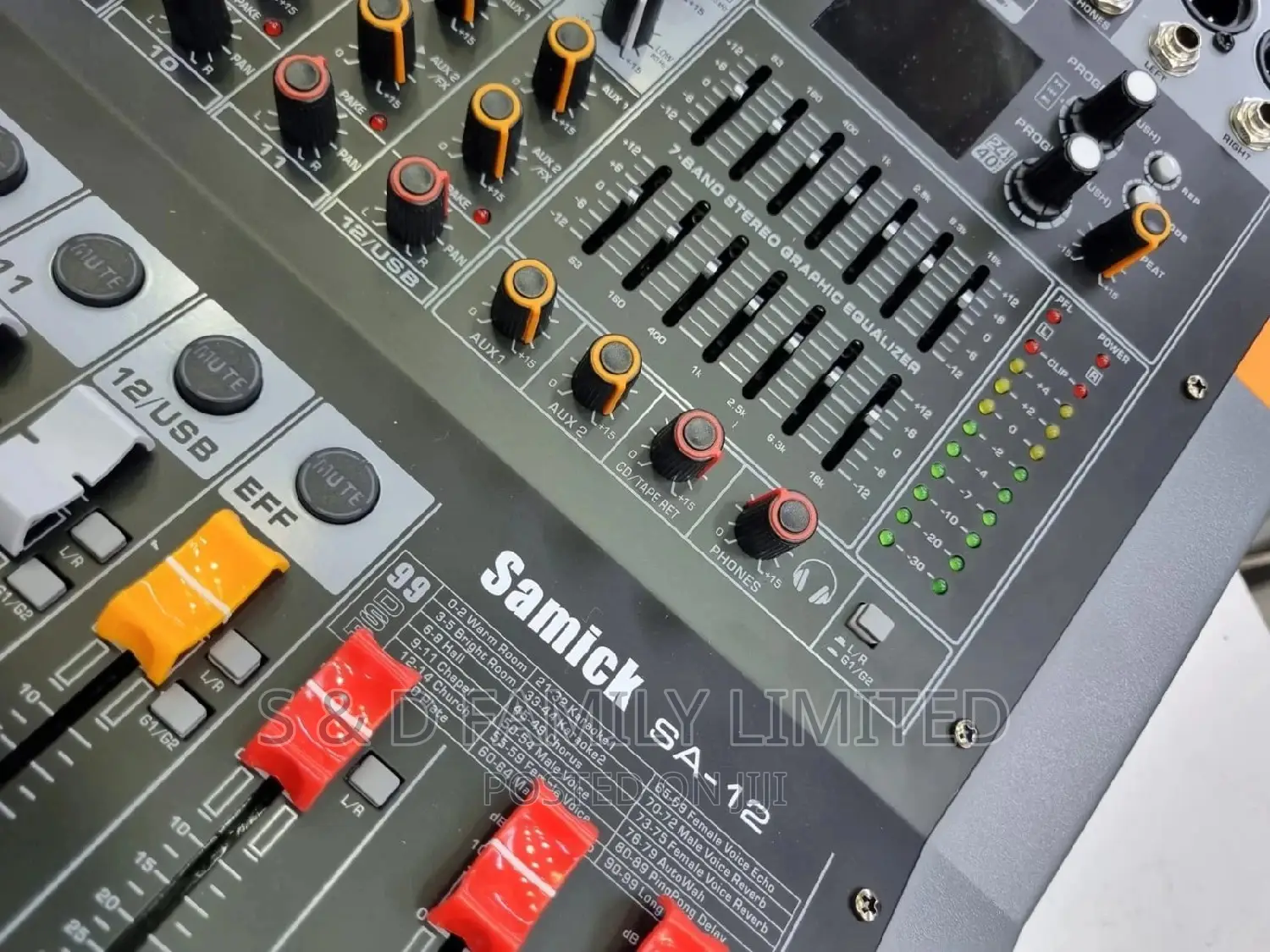 Samik SA-12 Powered Professional Mixer