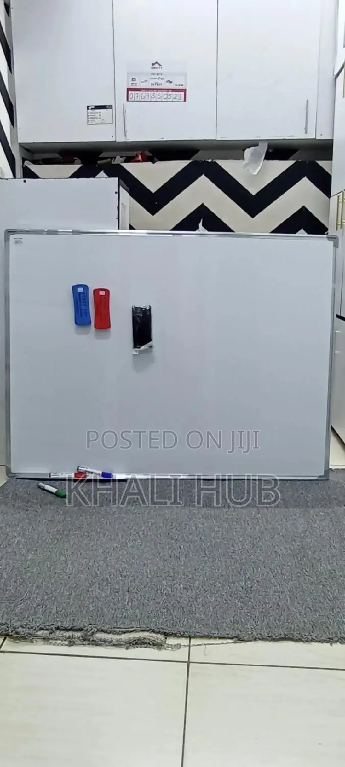 Whiteboard White Board; White Board> White Board< White.
