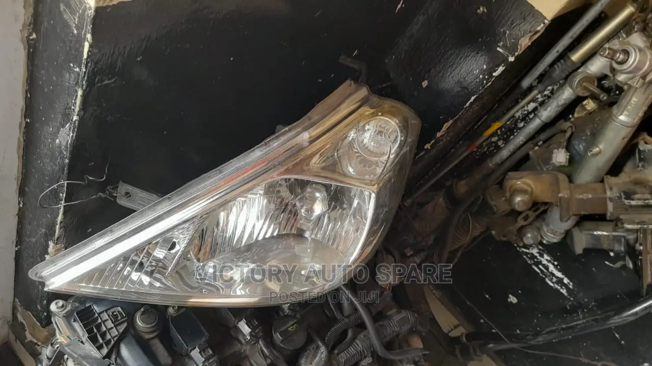 Nissan Presage Headlight
