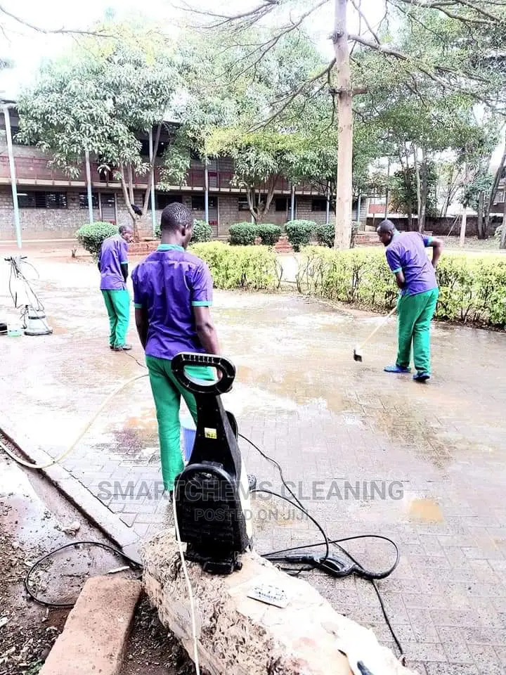 Floor Scrubbing Cleaning