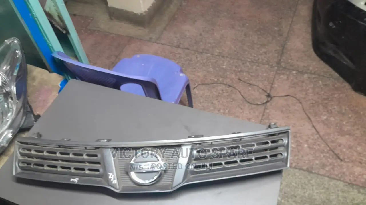 Nissan Wingroad Y12 Grill
