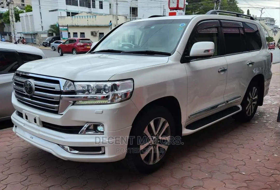 Toyota Land Cruiser 4.6 V8 ZX 2017 White