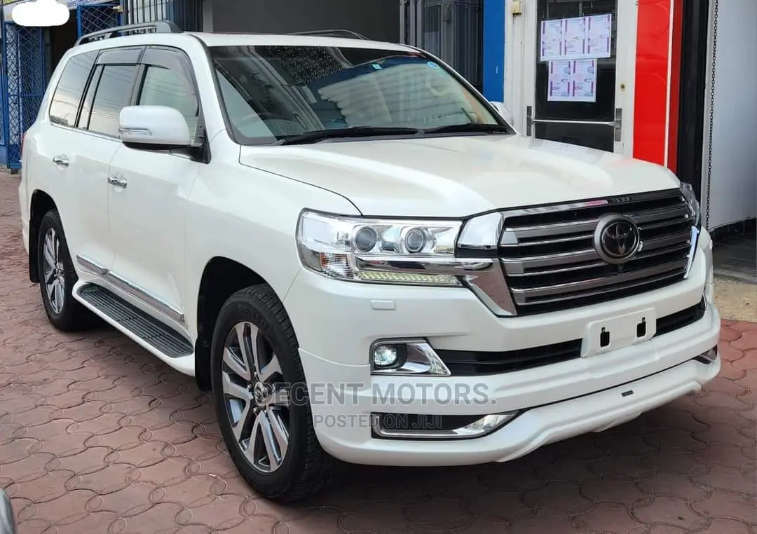Toyota Land Cruiser 4.6 V8 ZX 2017 White