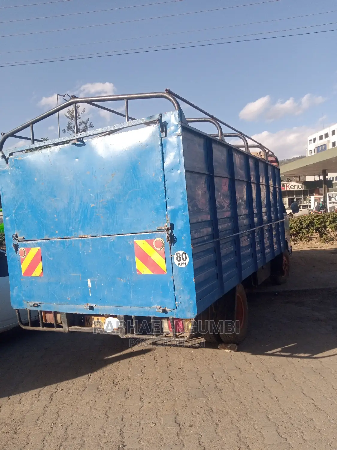A Isuzu Elf 3.3 Canter