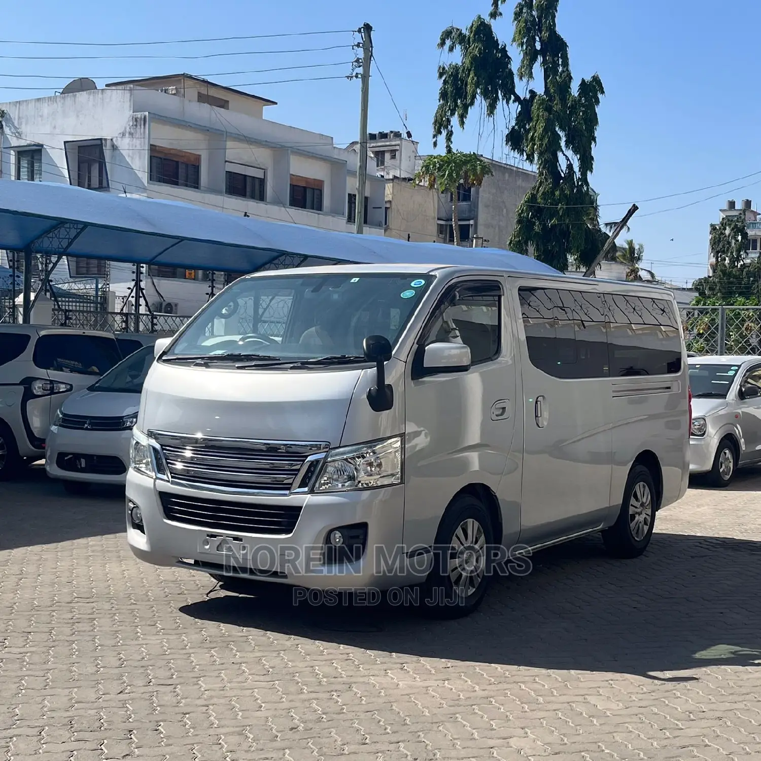 Nissan NV3500 2015 Silver