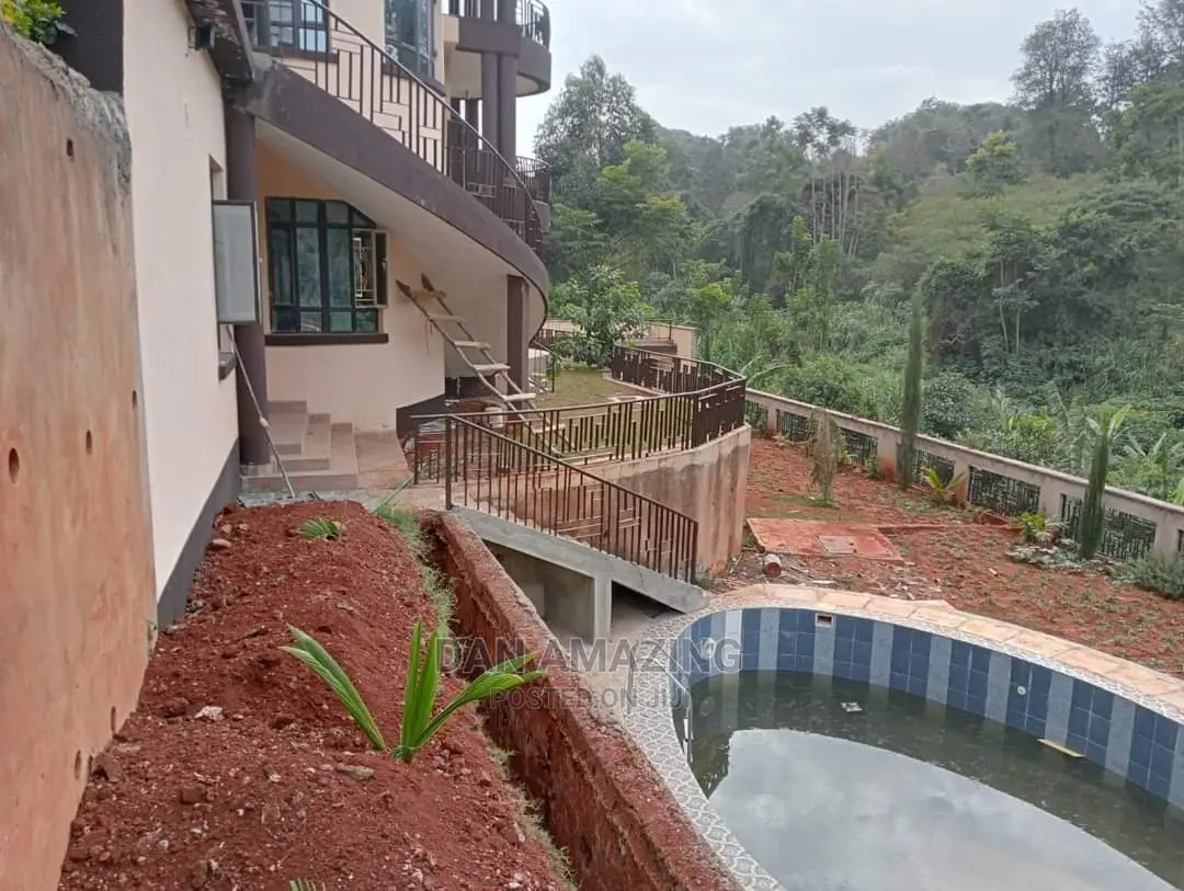 9bdrm Maisonette in Nyari for Sale