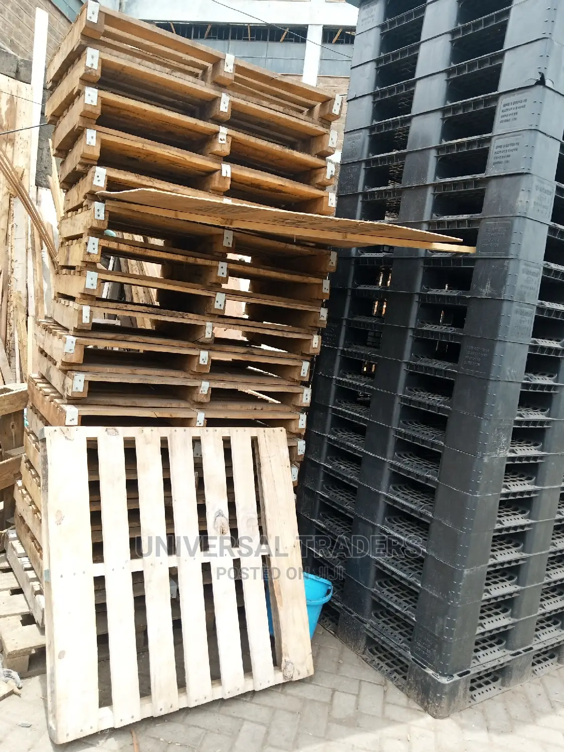 Plastic Pallets Wood Pallets