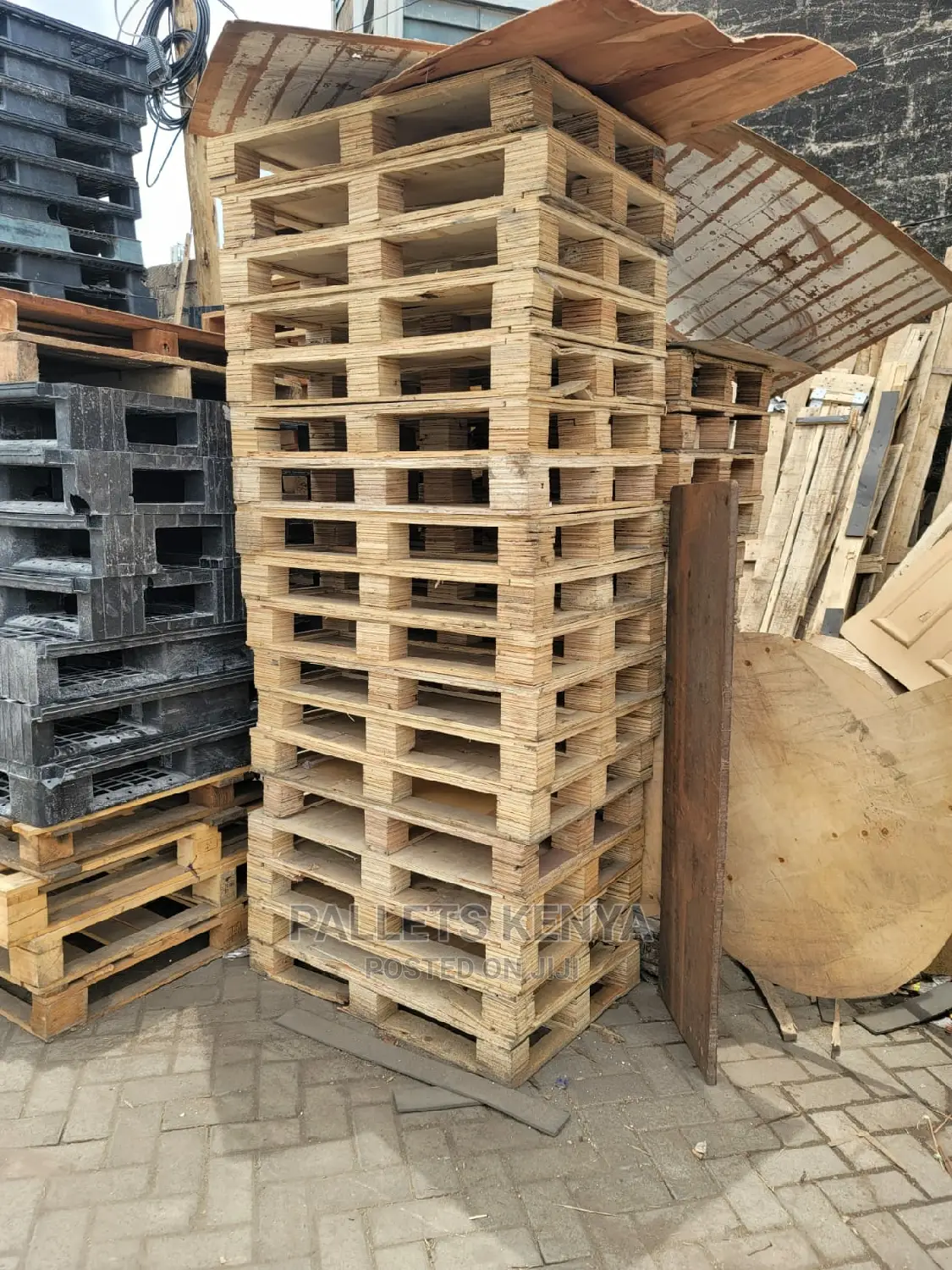 Wood and Plastic Pallets- Small Sizes