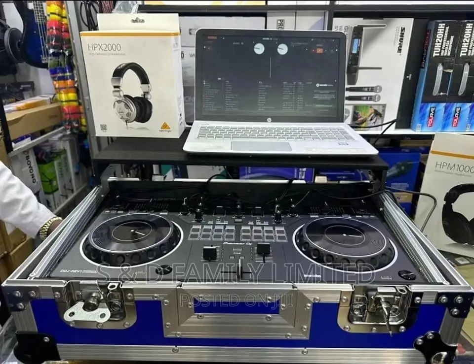 Pioneer Ddj Rev1plus Flight Caseplus DJ Headphone.