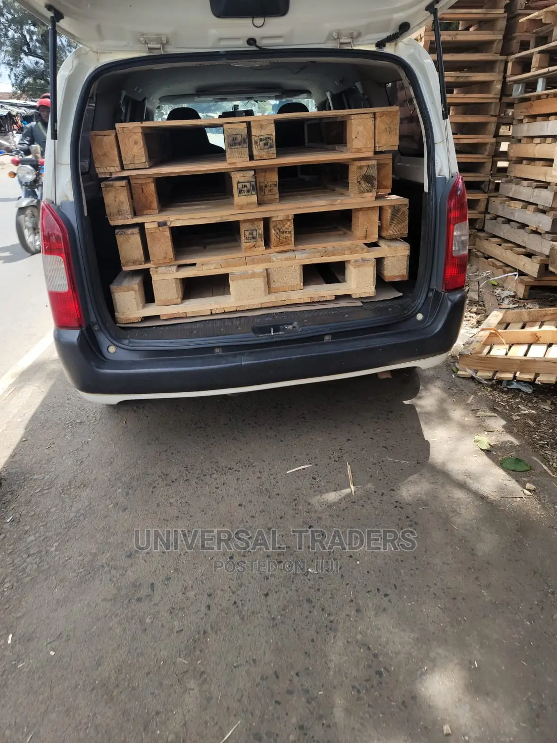 Wooden Pallets - Stackable