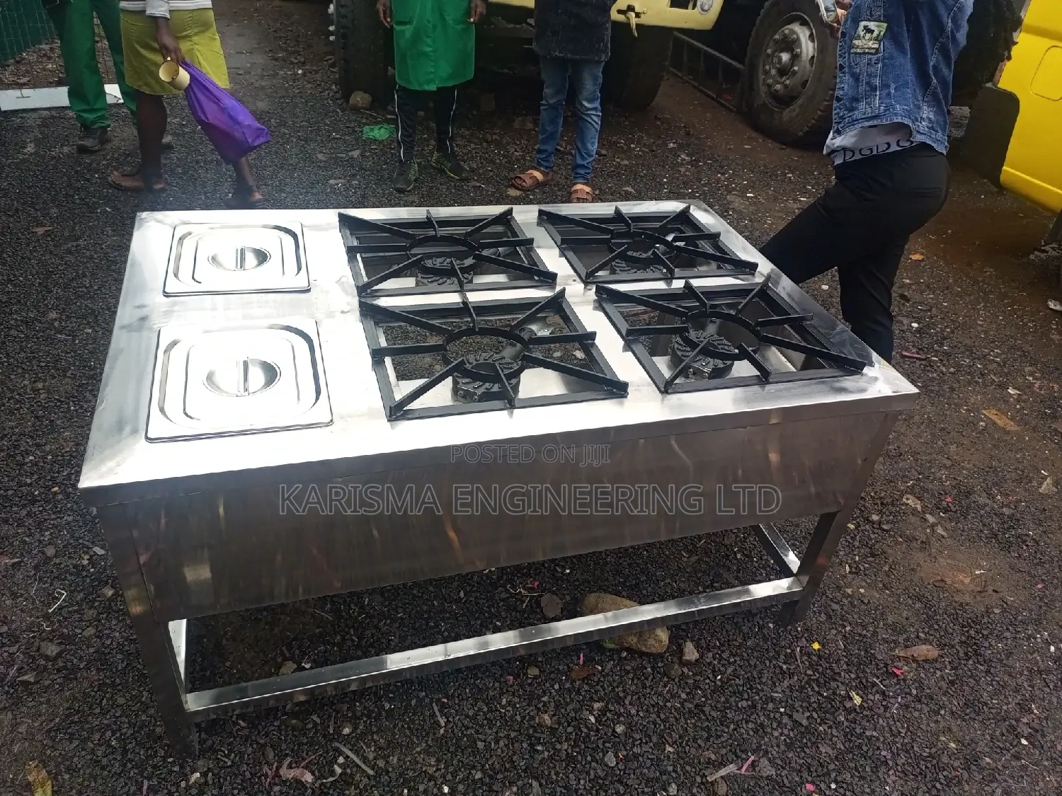 Stainless Steel 4 Burner Gas Cooker With Dishes