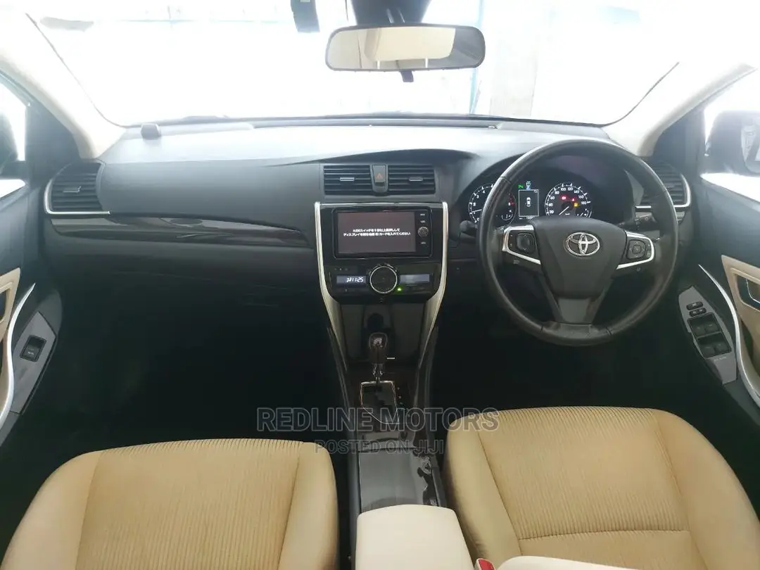 Toyota Premio 2016 Silver