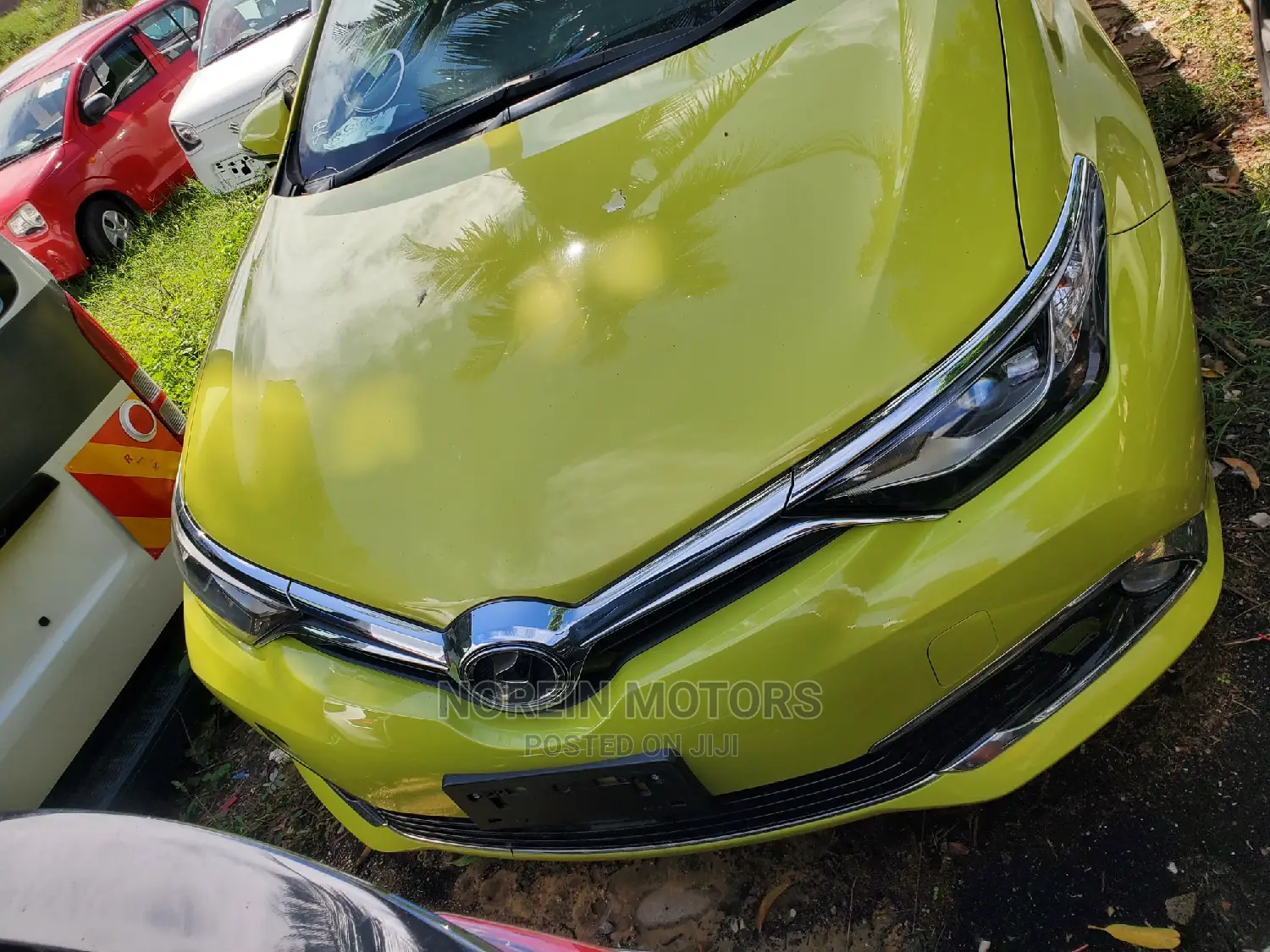 Toyota Auris 2016 Yellow