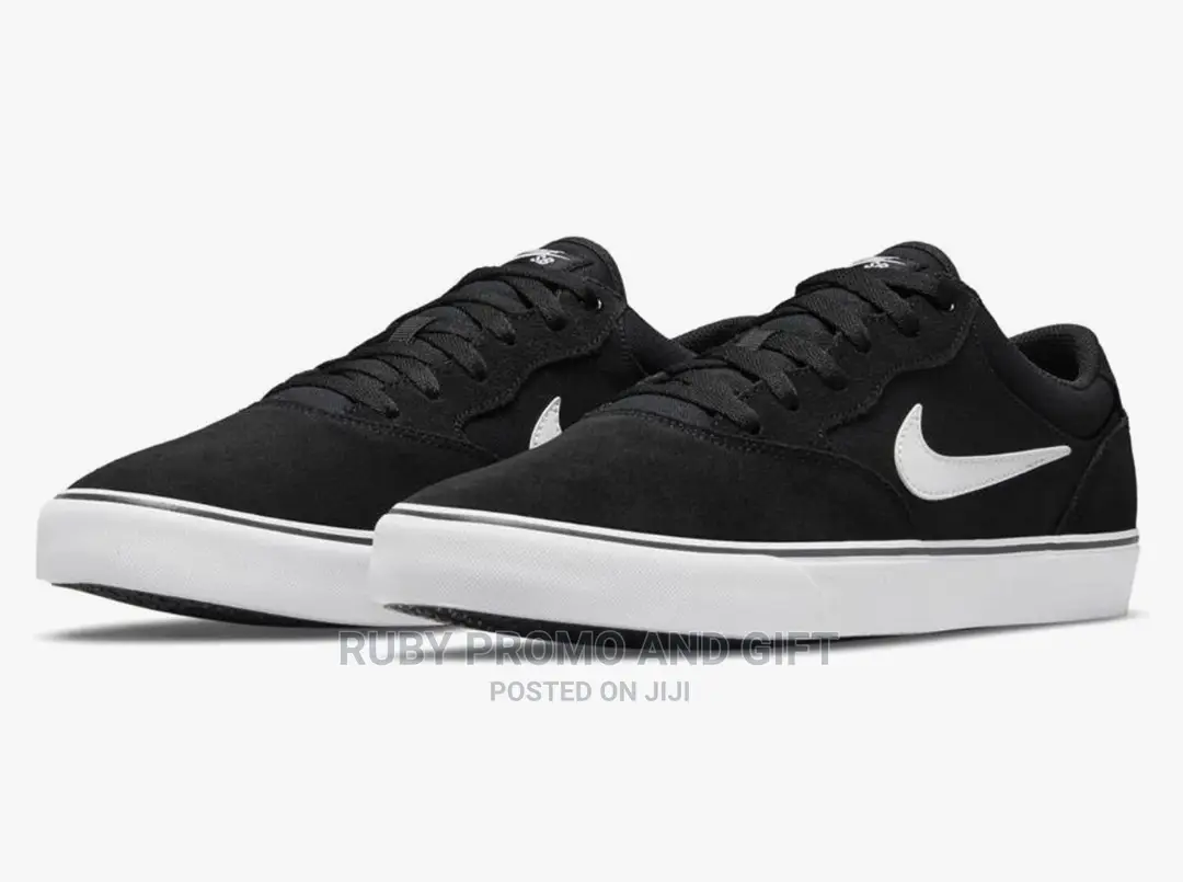 Black Nike SB Chron