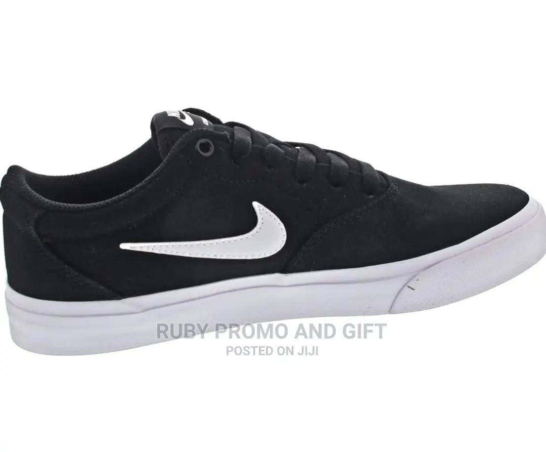 Black Nike SB Chron