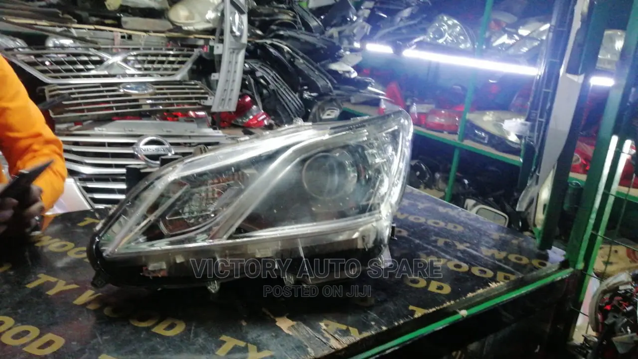 Crown Headlight Xenon 2014/2015 One Focus