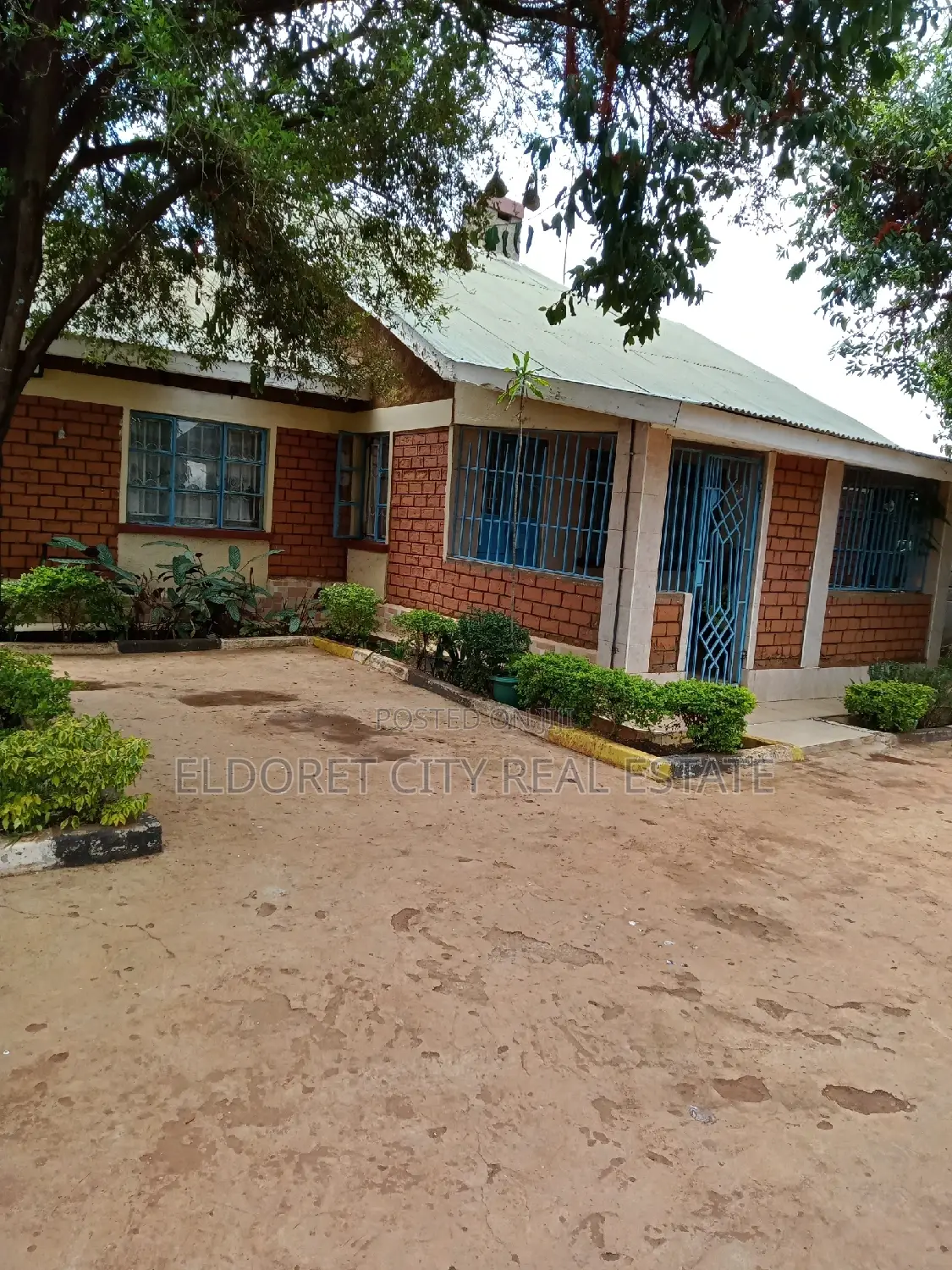 1/4 Plot Maili Nne Less Than 1km From Tarmac
