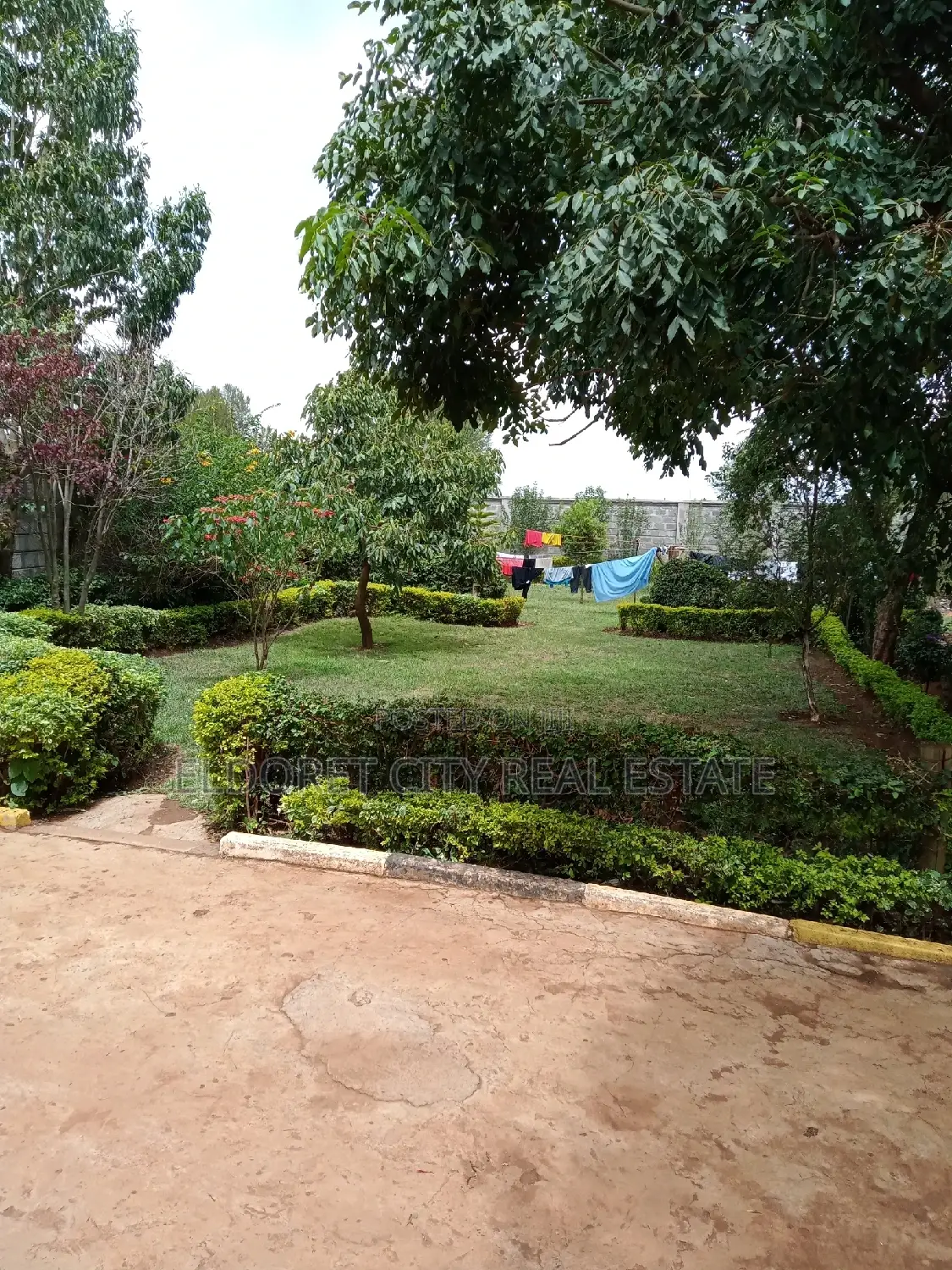 1/4 Plot Maili Nne Less Than 1km From Tarmac